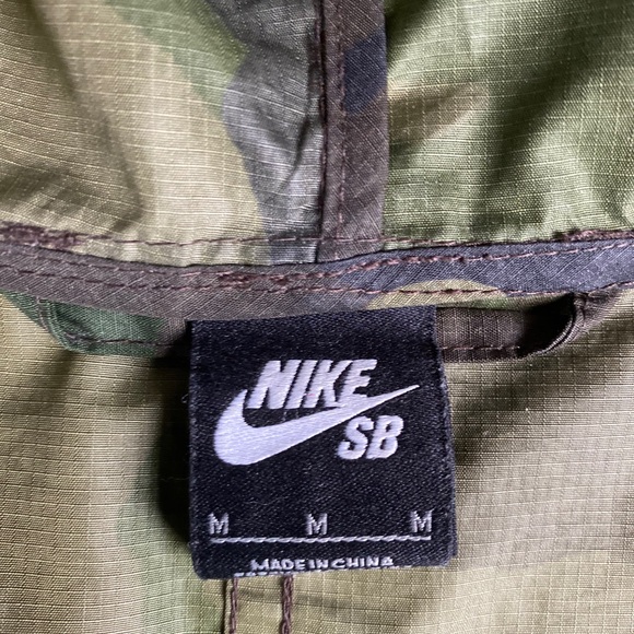Nike SB Camo Anorak Jacket - Picture 2 of 2